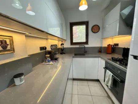 Stylish Semi-Detached Villa