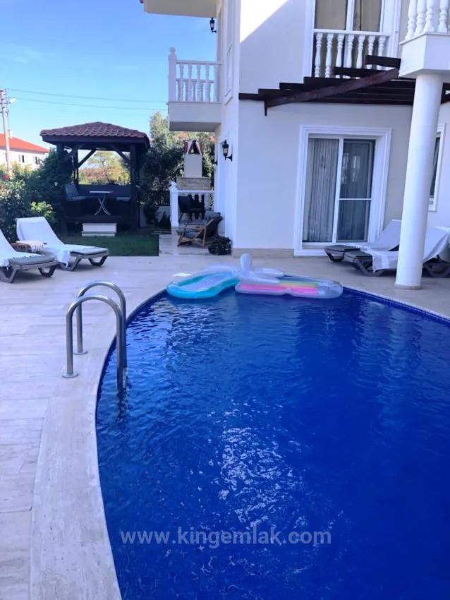 В Текстах Общий Бассейн Стильный Садовый Этаж Квартира