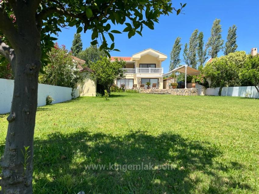 Неподвластная Времени Роскошь, Открывающая Вид На Окружающий Мир.