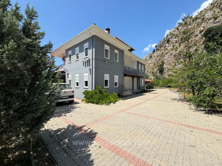 Роскошная Вилла На Природе, Расположенная На Частном Участке Площадью 6000 М².