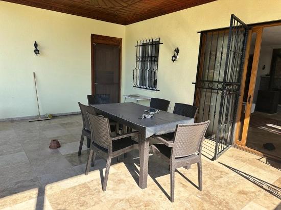 Традиционное Бунгало С Собственным Бассейном И Видом На Черногорию – Долгосрочная Аренда