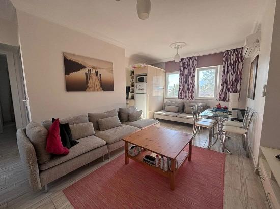 Квартира С Одной Спальней, Первый Этаж, Стильная И В Хорошем Состоянии.