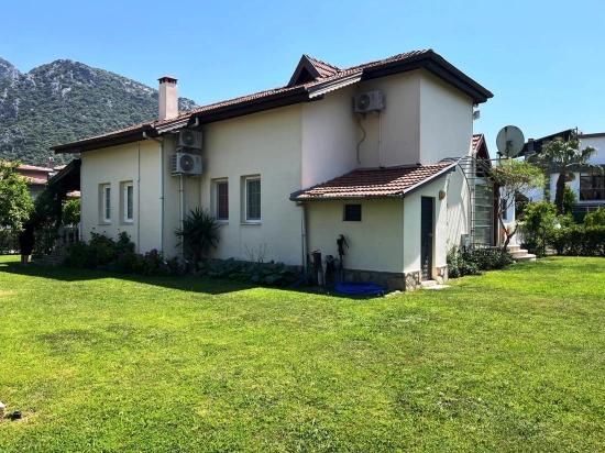 Спокойная Жизнь Среди Шепота Гор