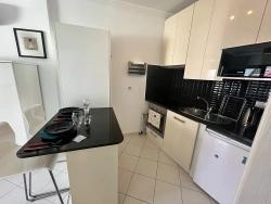 Современная Элегантность, Органично Вписанная В Реку.