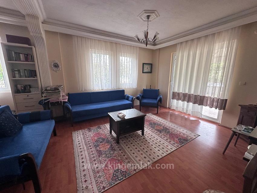 500M² Özel Arsa İçerisinde Karakterli Villa – Büyük Potansiyel Sunuyor