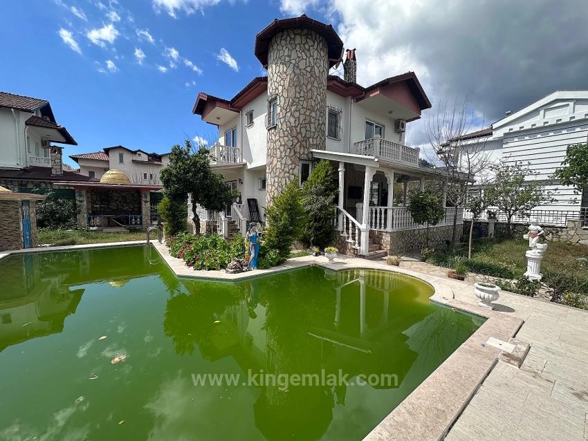 500M² Özel Arsa İçerisinde Karakterli Villa – Büyük Potansiyel Sunuyor