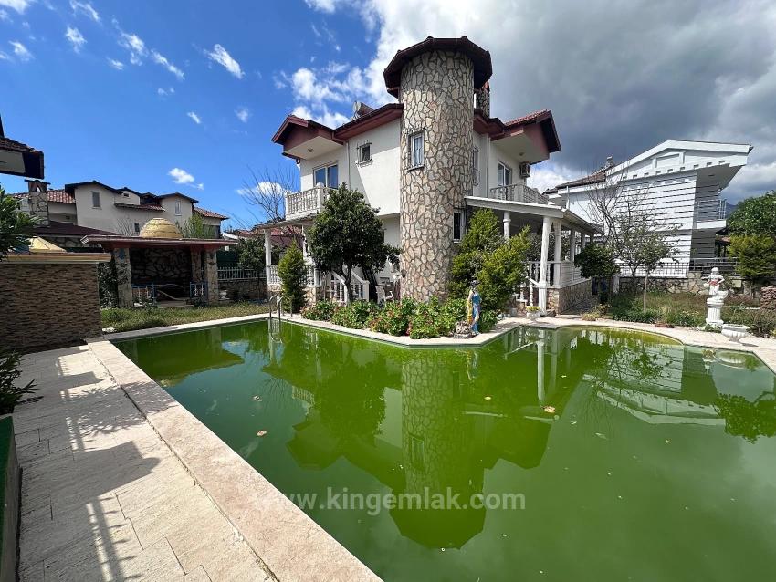 500M² Özel Arsa İçerisinde Karakterli Villa – Büyük Potansiyel Sunuyor