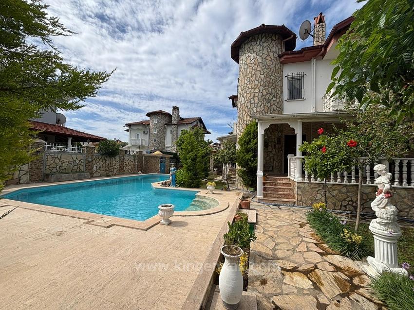 500M² Özel Arsa İçerisinde Karakterli Villa – Büyük Potansiyel Sunuyor