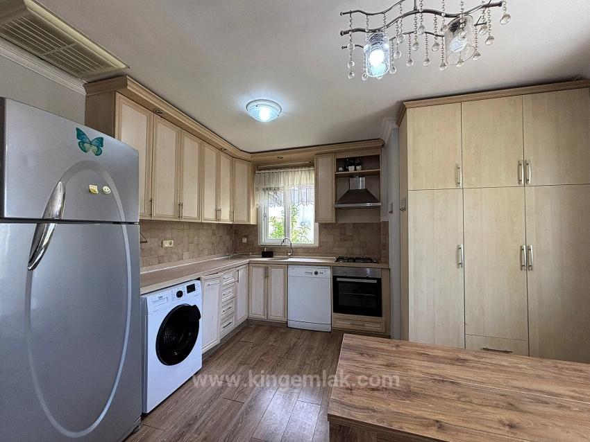 Küçük Bir Site İçerisinde Yer Alan Çekici Villa.