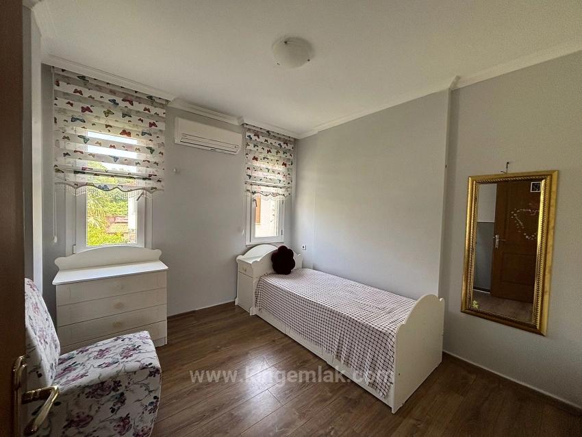 Küçük Bir Site İçerisinde Yer Alan Çekici Villa.