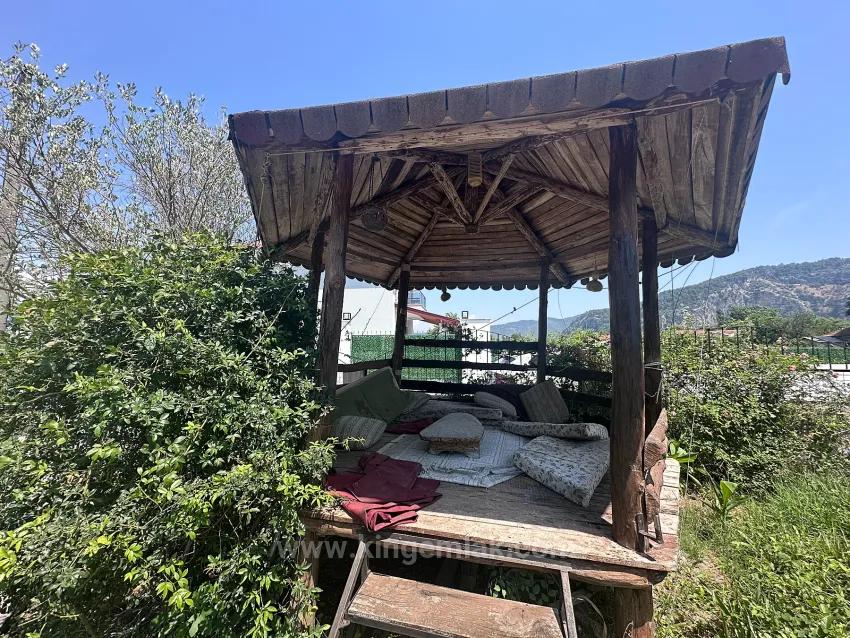 Dağ Manzaralı Ve Olgun Bahçeli Geniş Köy Evi