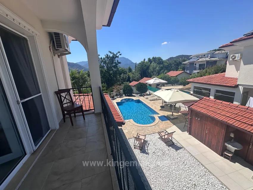 Doğanın Kalbinde Şık Villa