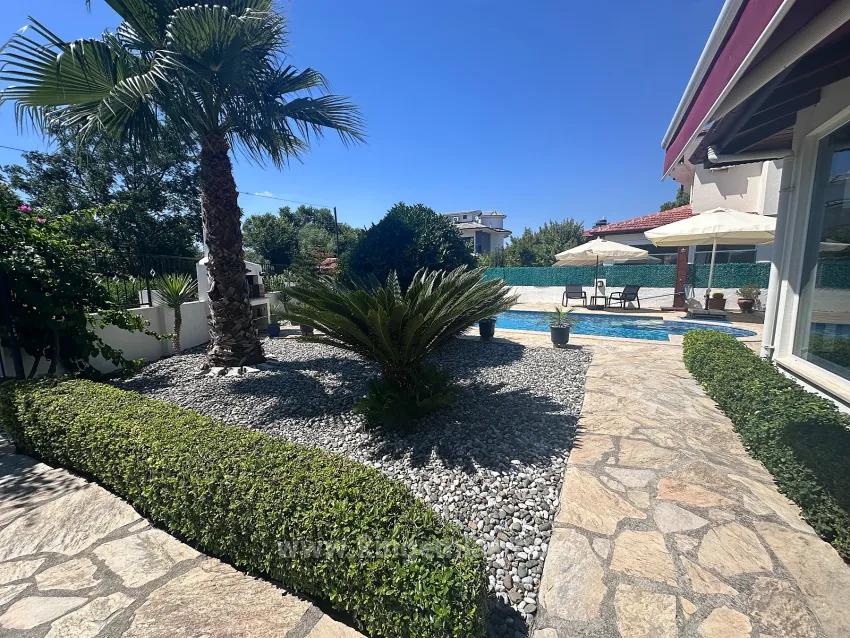 Doğanın Kalbinde Şık Villa