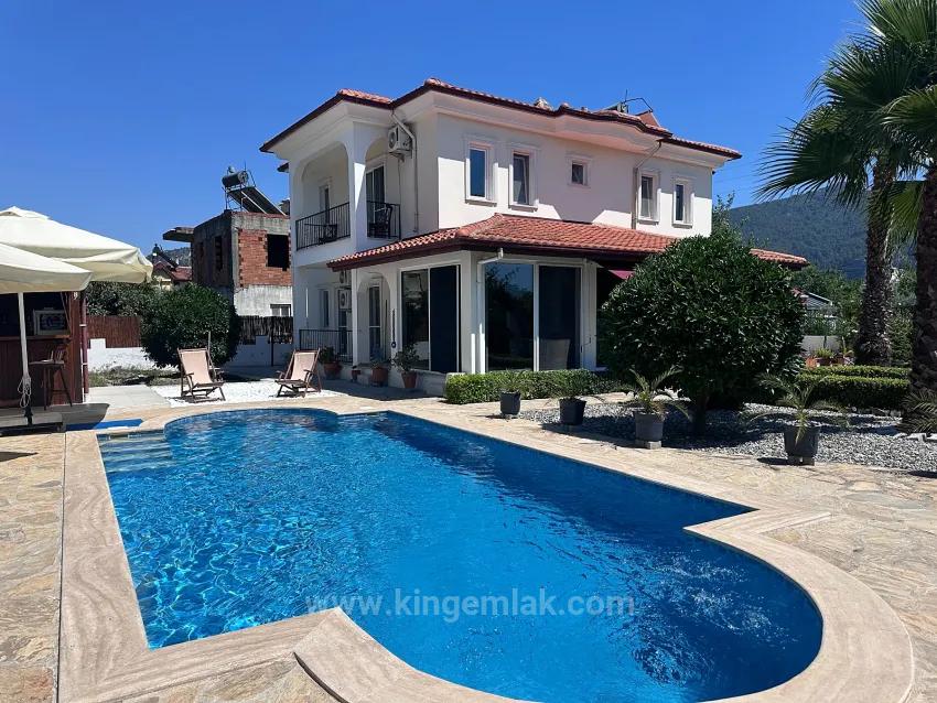 Doğanın Kalbinde Şık Villa