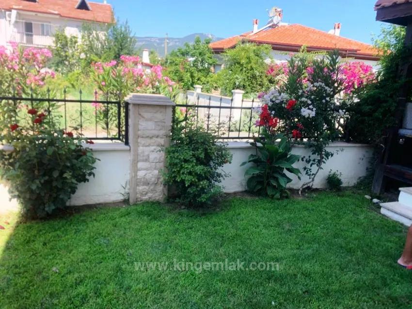 Metinler'de Ortak Havuzlu Şık Bahçe Katı Daire