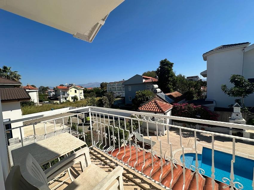 Villa Iris, Ortak Havuzlu, Modern Ve Yarı Müstakil Bir Villadır.