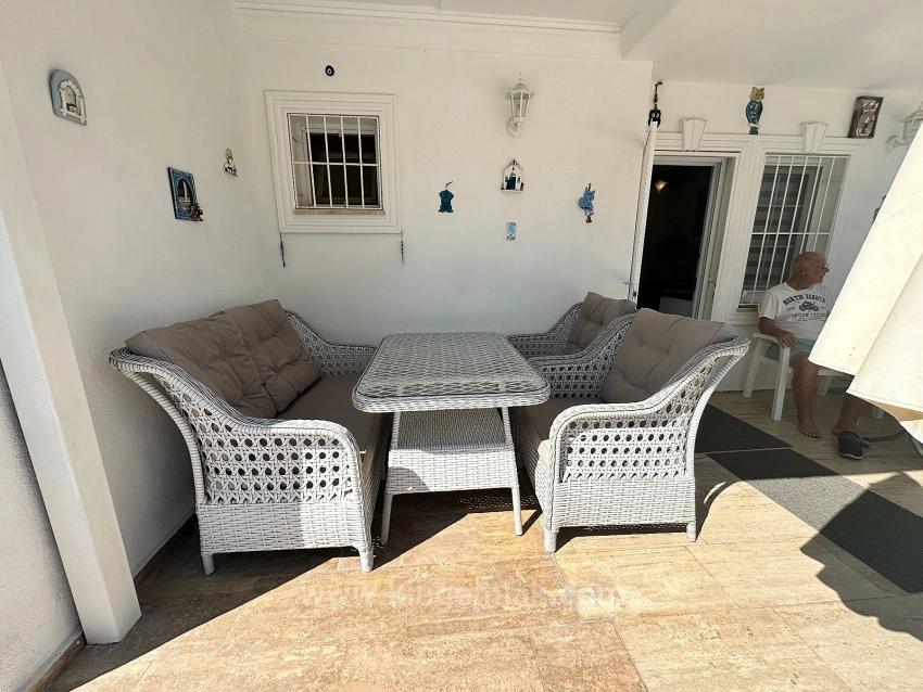 Villa Iris, Ortak Havuzlu, Modern Ve Yarı Müstakil Bir Villa