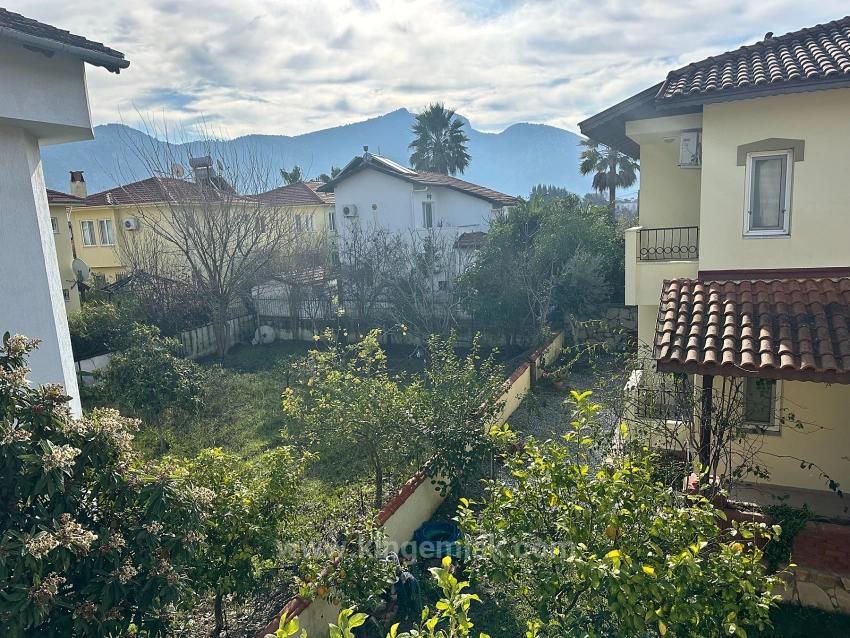 Küçük Bir Kompleks İçinde, Ortak Havuzlu Müstakil Villa