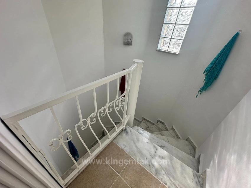 Küçük Bir Kompleks İçinde, Ortak Havuzlu Müstakil Villa