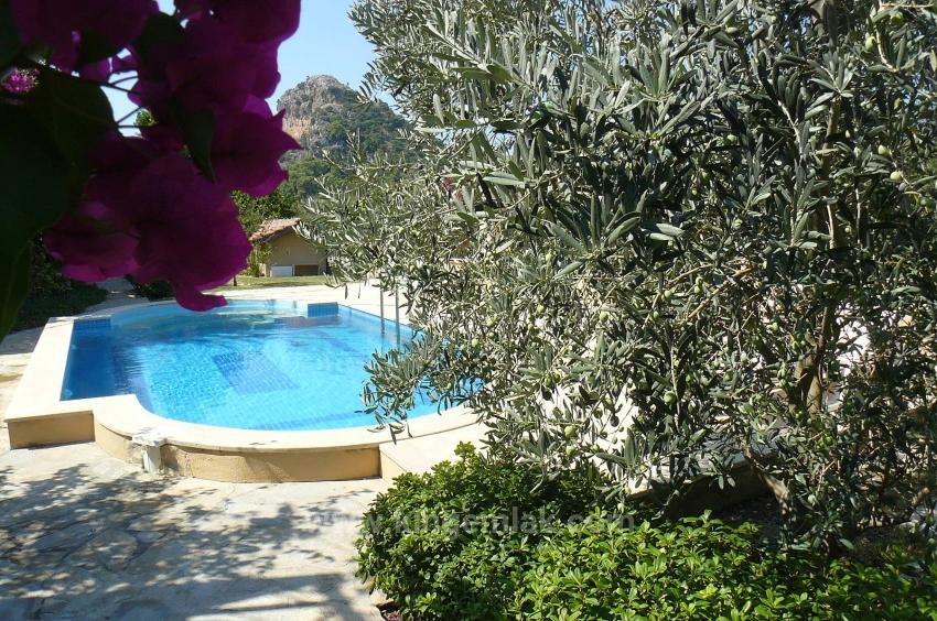 Dalyan Maraş Bölgesinde , Nehir Manzaralı Satılık Villa