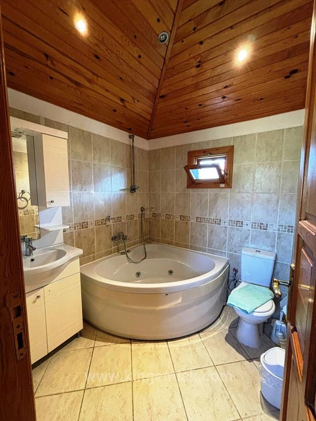 Doğayla Fısıldaşan Zamansız Bir Villa