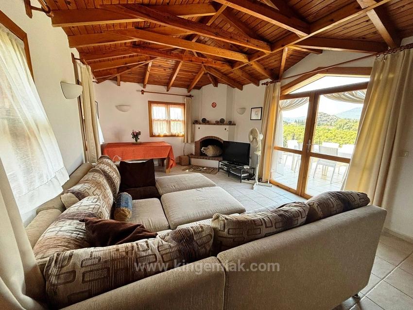 Doğayla Fısıldaşan Zamansız Bir Villa