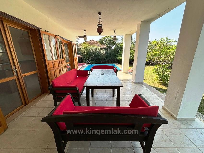 Doğayla Fısıldaşan Zamansız Bir Villa