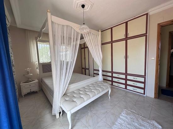 500m² Özel Arsa İçerisinde Karakterli Villa – Büyük Potansiyel Sunuyor