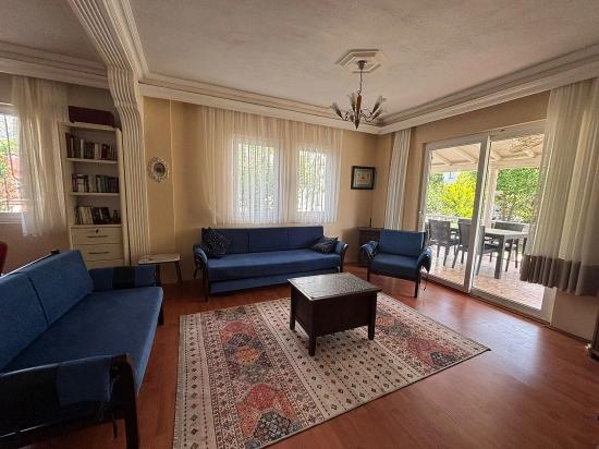 500m² Özel Arsa İçerisinde Karakterli Villa – Büyük Potansiyel Sunuyor