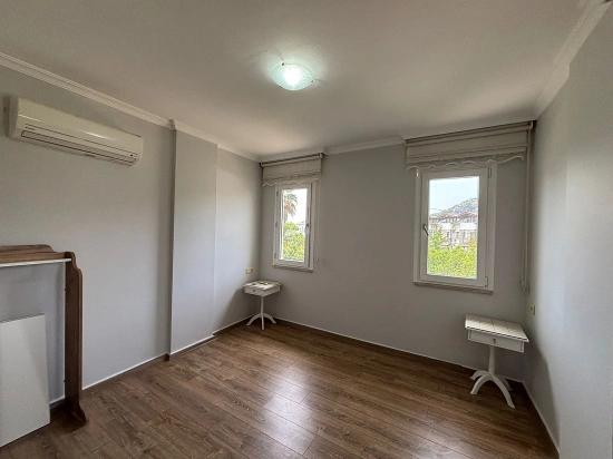 Küçük Bir Site İçerisinde Yer Alan Çekici Villa.
