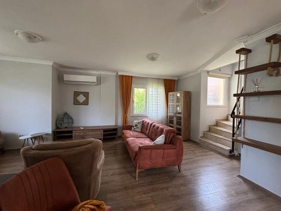 Küçük Bir Site İçerisinde Yer Alan Çekici Villa.