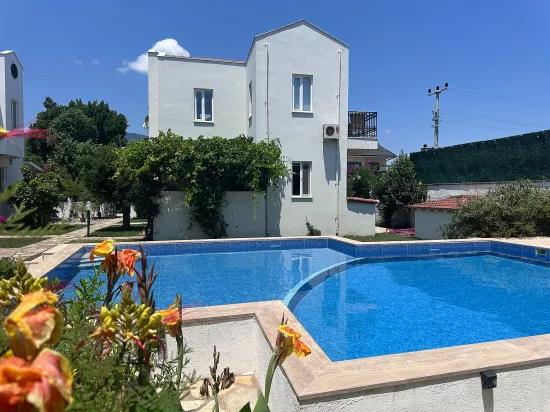 Akdeniz Esintili Şık Villa