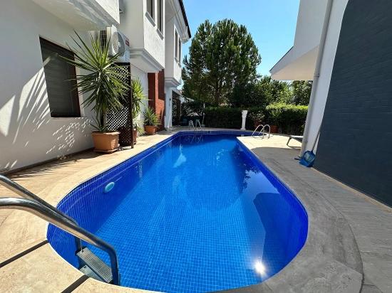 Dalyan Osmanağalar Bölgesinin 'De, Ortak Havuzlu Yarı Müstakil Villa