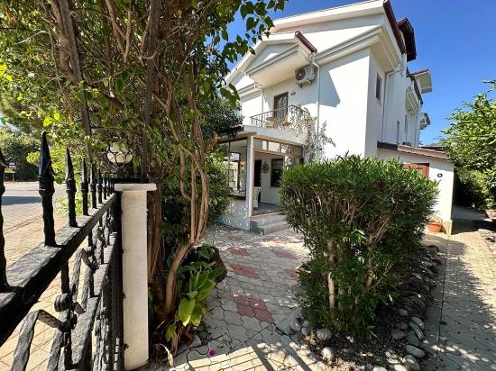 Dalyan Osmanağalar Bölgesinin 'de, Ortak Havuzlu Yarı Müstakil Dubleks Villa