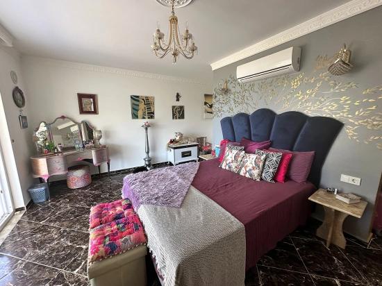 Gökbel’de Eşsiz Deniz Manzaralı 7 Odalı Lüks Malikâne