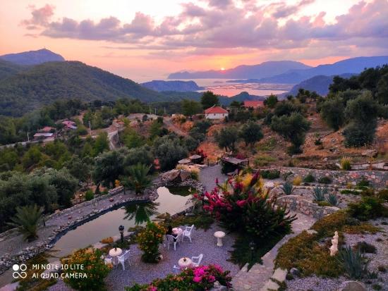 Gökbel’de Eşsiz Deniz Manzaralı 7 Odalı Lüks Malikâne
