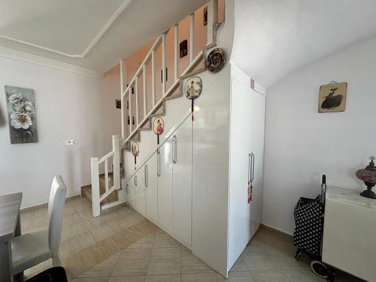 Villa Iris, Ortak Havuzlu, Modern Ve Yarı Müstakil Bir Villadır.