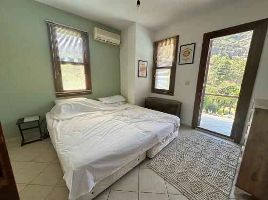 Gülpınar, Dalyan’da Şirin Bir Sitede İki Yatak Odalı Dubleks Villa