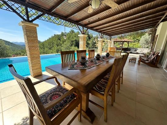 Dalyan Gökbel De Deniz Manzaralı Müstakil Villa