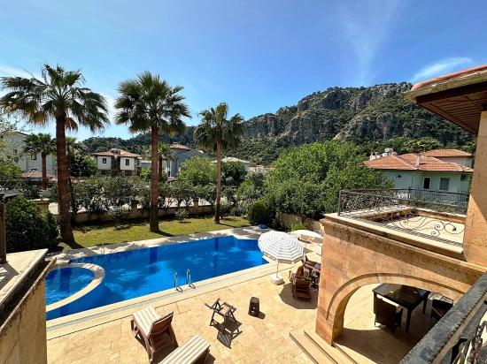 Dalyan Gülpınar Da Kanal A Yakın Konak Tarzında Villa