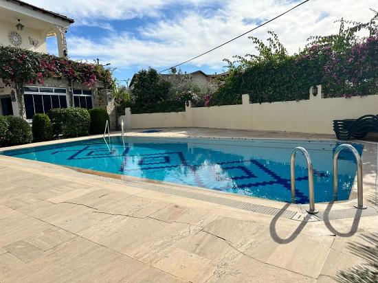 Dalyan Merkezinde Sessiz, Işıklı Ve Zamansız Bir Aile Evi