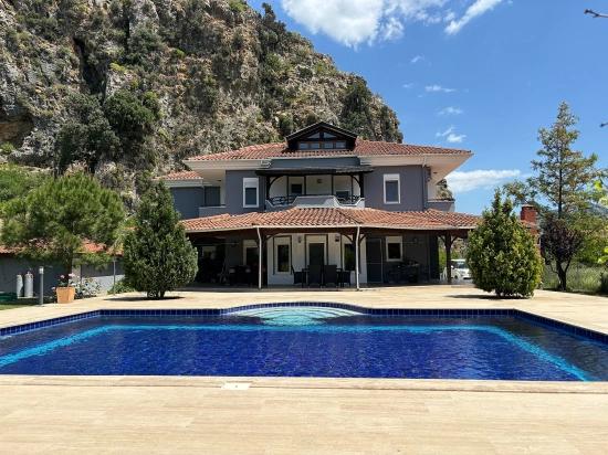 6.000 M² Özel Arazide Konumlanan Lüks Doğa Villası