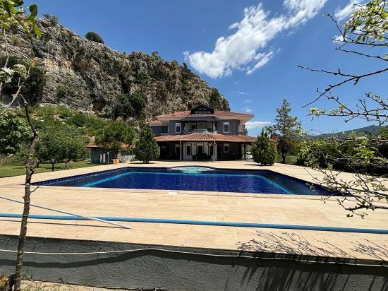 6.000 M² Özel Arazide Konumlanan Lüks Doğa Villası