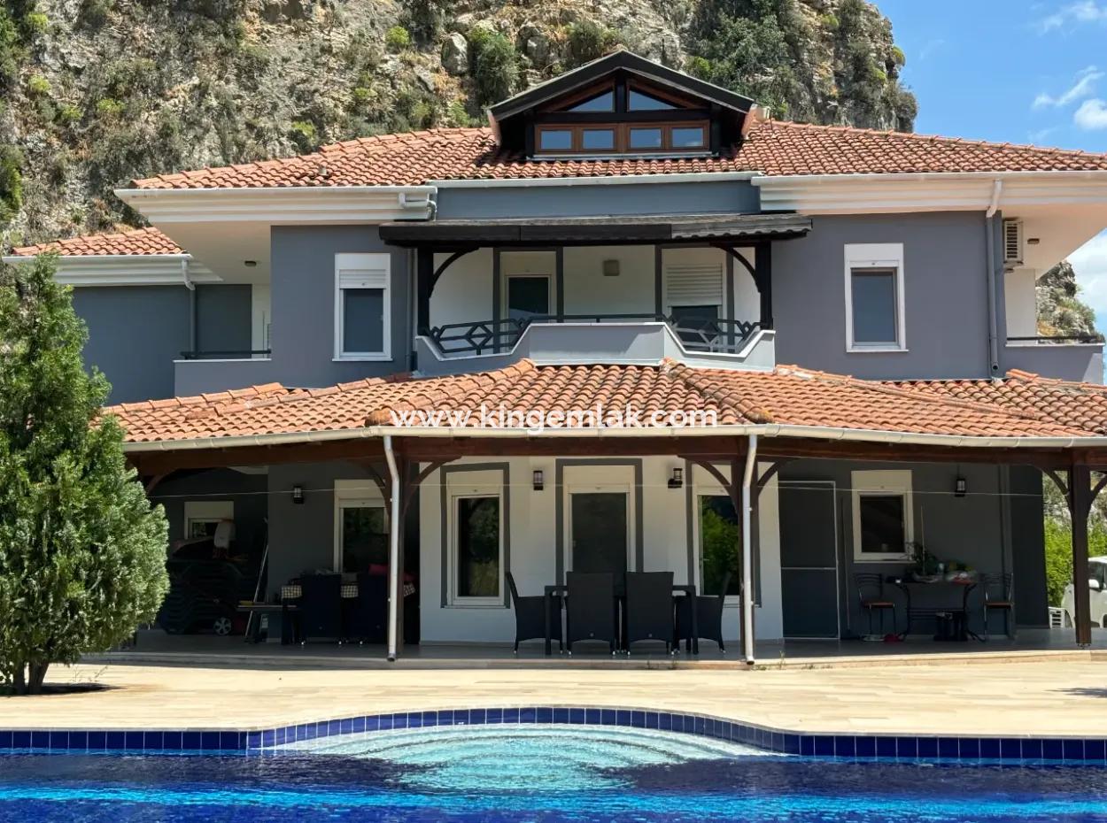 Dalyan Gülpınarda Göl Ve Dağ Manzaralı Satılık Çiftlik Evi