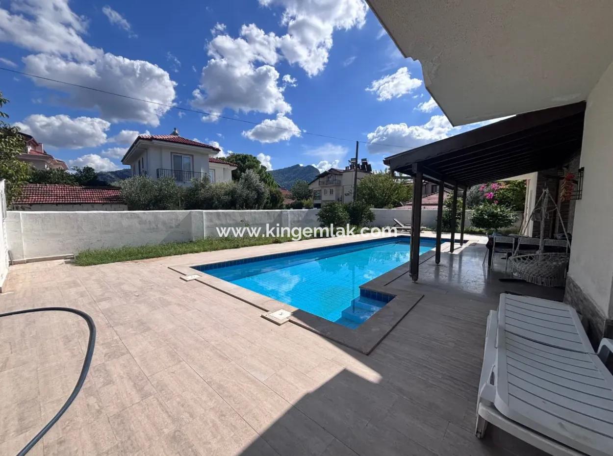 Dalyan Merkezde Satılık Tripleks Villa