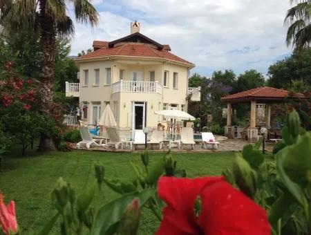 Dalyan Gülpınarda Satılık Villa .