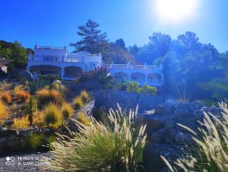 Dalyan Gökbel De Full İztuzu Plajı Ve Deniz Manzaralı Satılık Villa