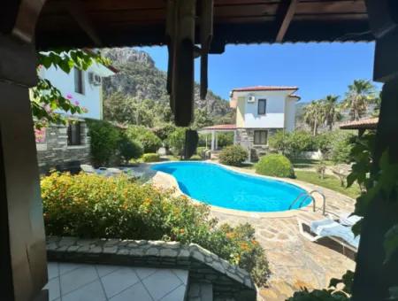 2+1 Nehir Yanında Villa