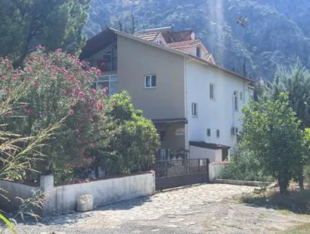 Dalyan Marmarlı Da 4011 M2 Arsa İçerisinde Satılık Villa