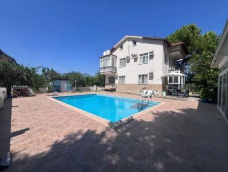 Dalyan Marmarlı Da 4011 M2 Arsa İçerisinde Satılık Villa